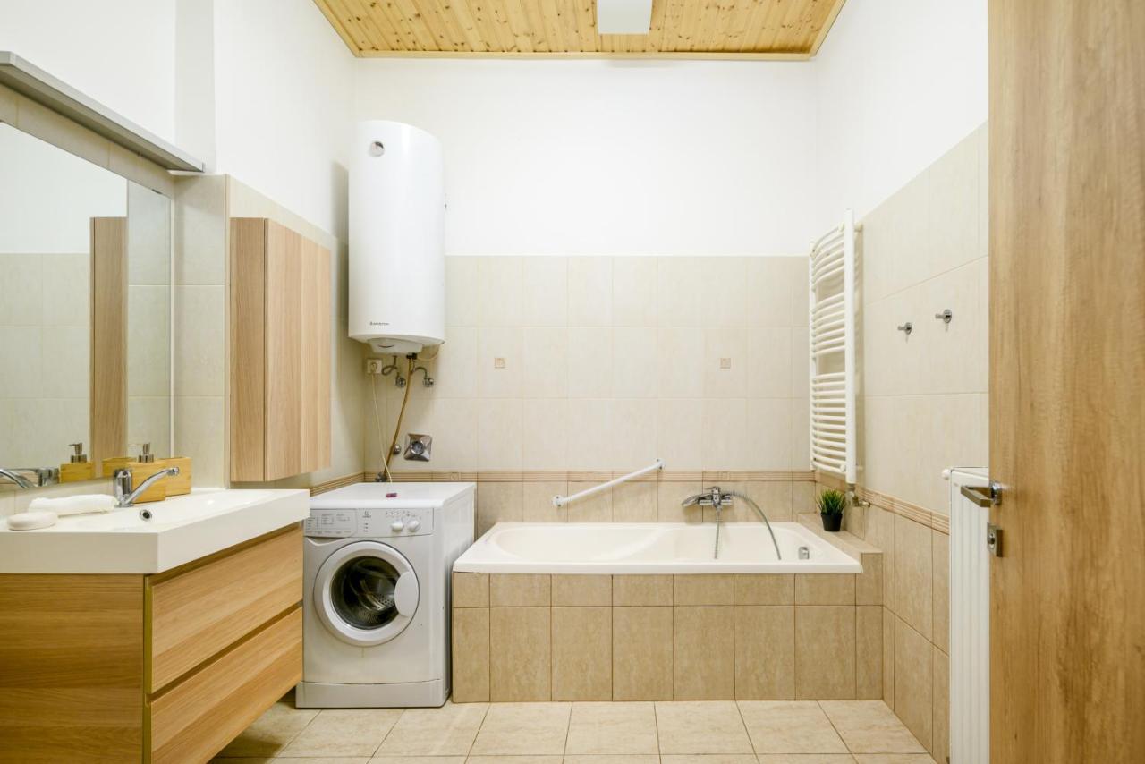 Downtown Deluxe-Two Bedroom Apartment With Sauna Budapest Exterior photo